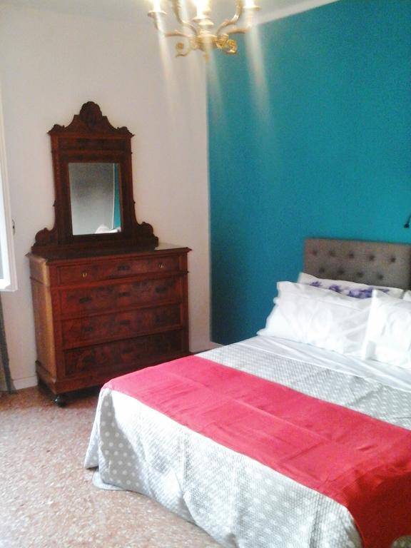 بولونيا L.T. Schneider B&B الغرفة الصورة